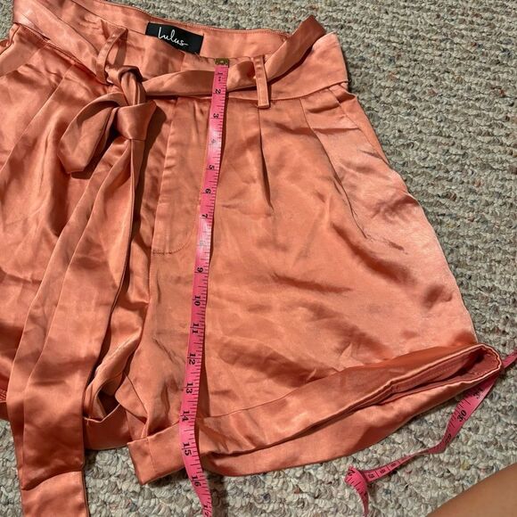 NWT Lulu’s Satin Paperbag High Waisted Belt Shorts- Size Small - Picture 7 of 9